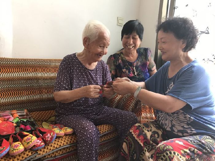 泾阳95岁农妇连续八年捐赠养老金给慈善协会