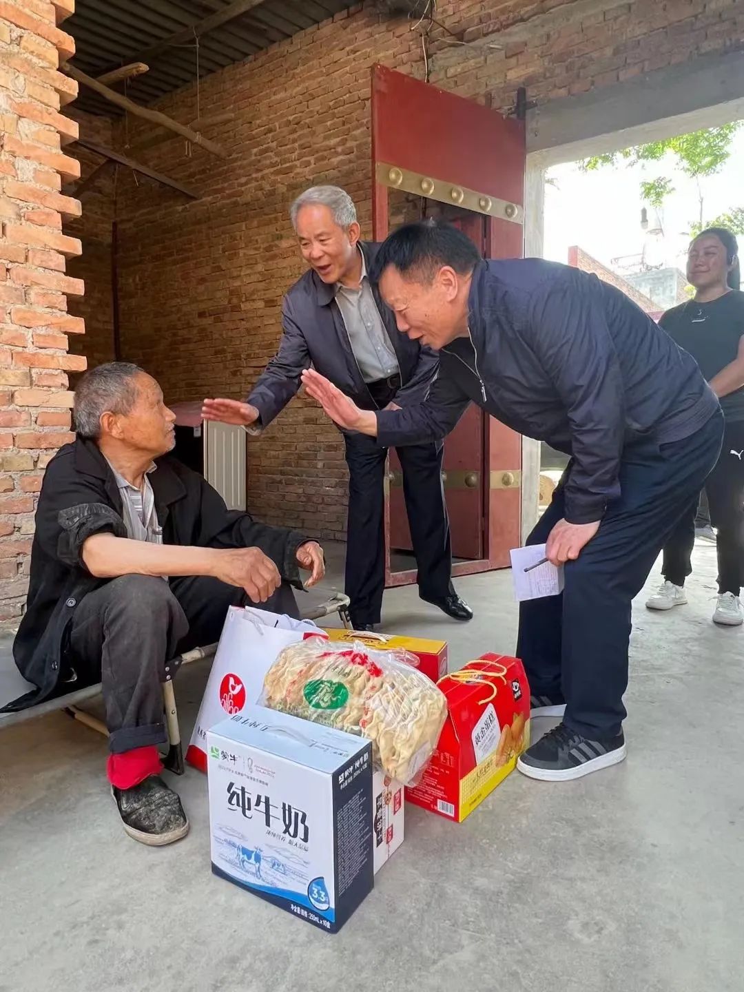 邓宗生在临潼区调研检查“爱心呵护”项目落实情况